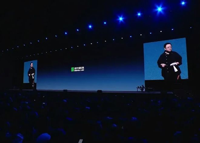 从锤子到拓竹：罗永浩为什么说这台3D打印机“比我的手机厉害多了”？